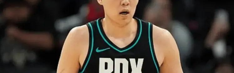 华体会官方入口-杨瀚森对勇士太劣势！首节三分打铁，外防成弊端，进攻地位太低了