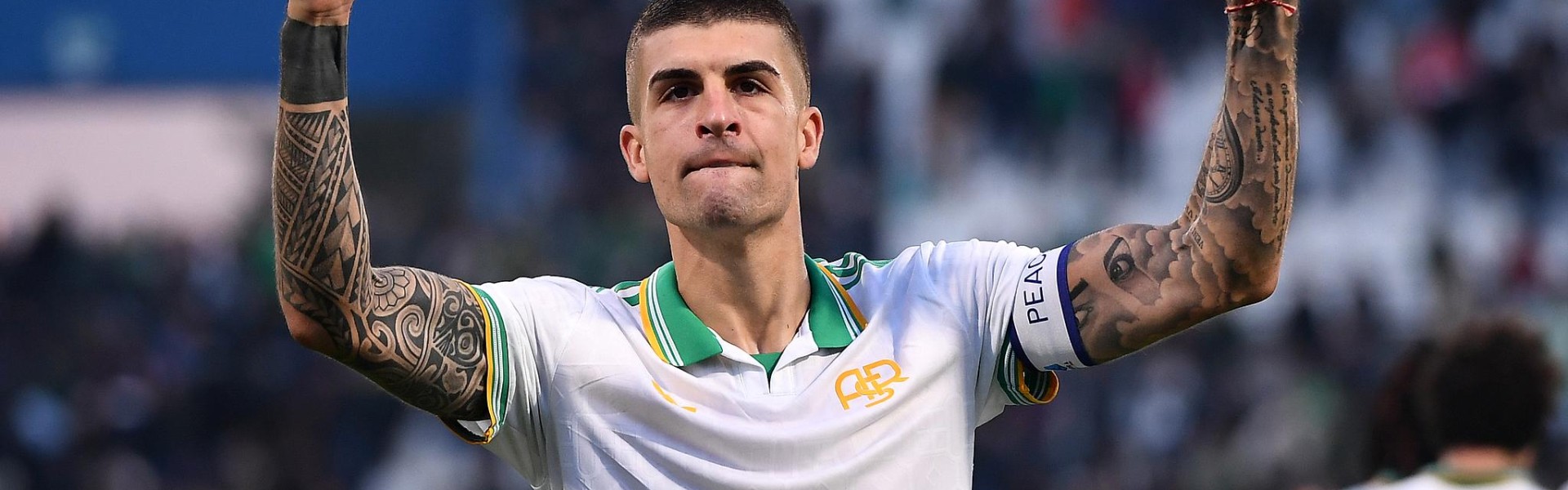 都灵vs罗马，曼奇尼庆祝身披罗马战袍300次出场