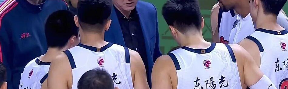 广东男篮16分大胜，胡明轩14+4焦伯乔14+10，郭昊文复出砍20+5