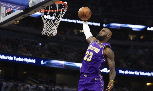 华体会官方入口-詹姆斯缺战雷霆！名记：湖人四天三赛 反正上也要输还不如休息！